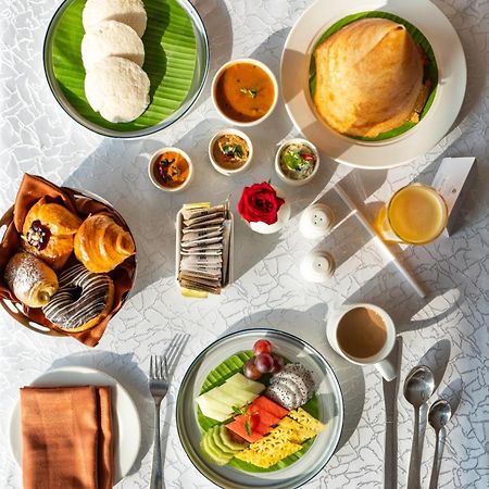 Hyatt Place Gurgaon Udyog Vihar Extérieur photo A typical vegetarian meal served on board