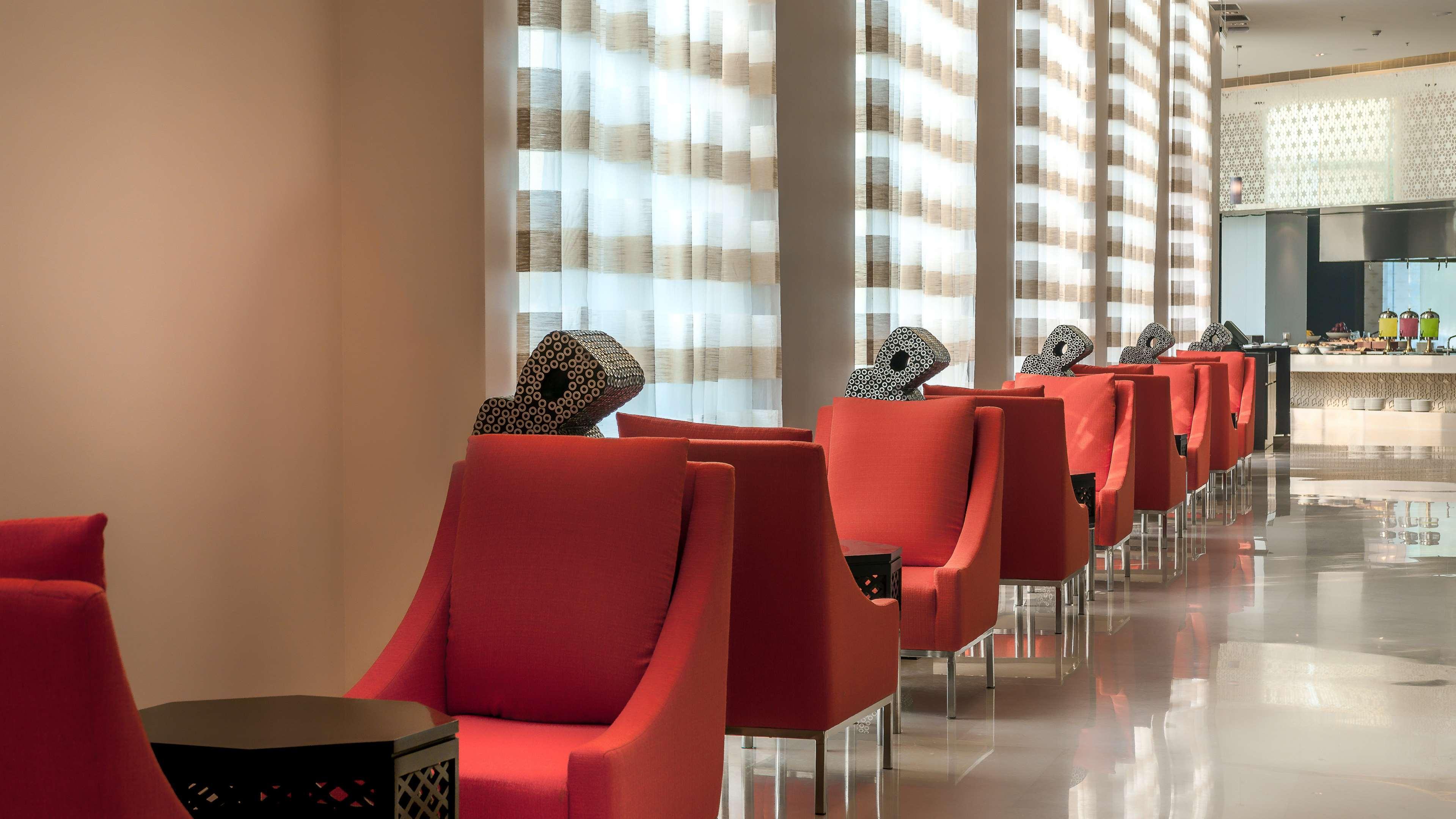 Hyatt Place Gurgaon Udyog Vihar Extérieur photo The lounge at the airport