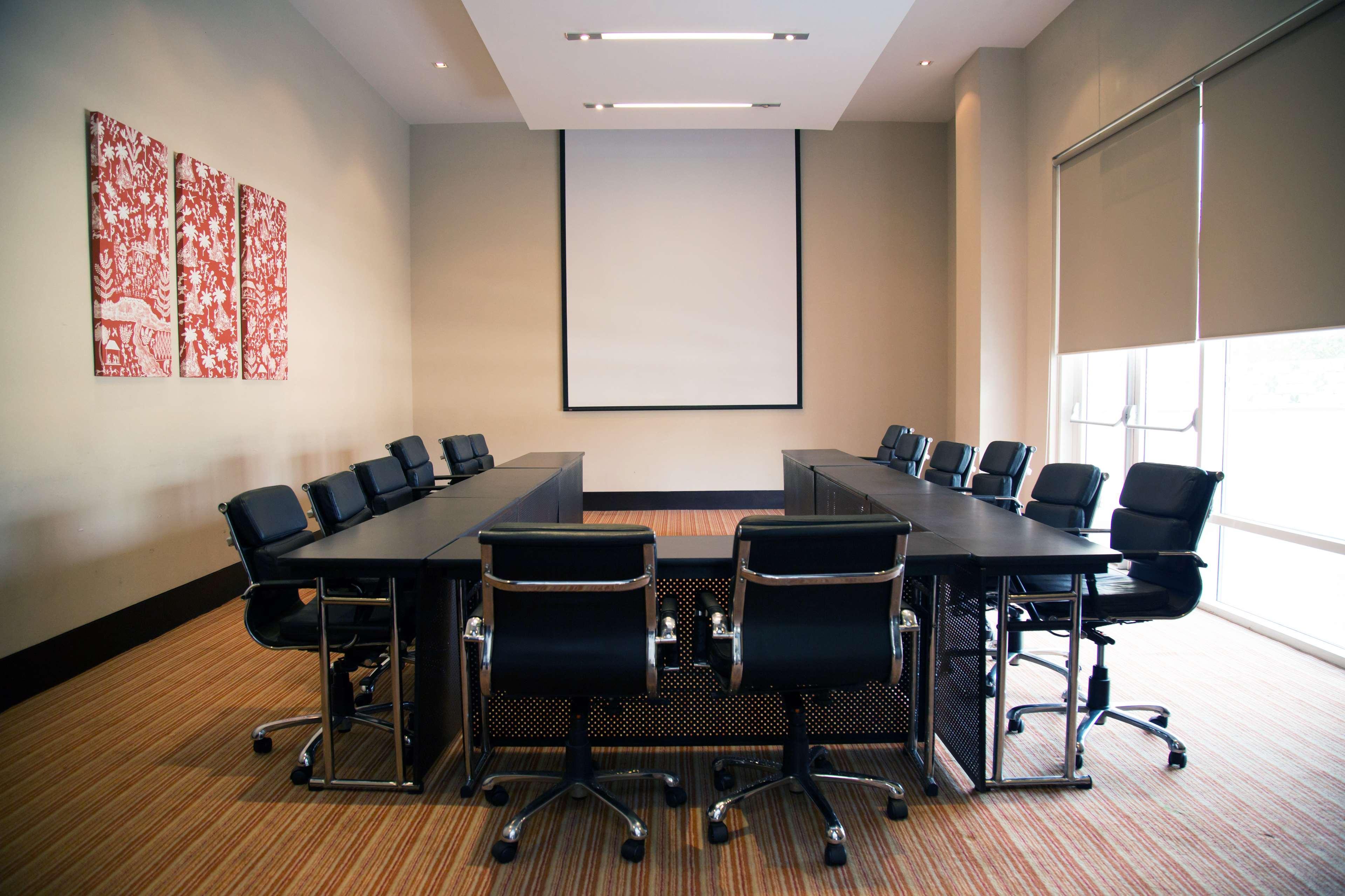 Hyatt Place Gurgaon Udyog Vihar Extérieur photo A meeting room