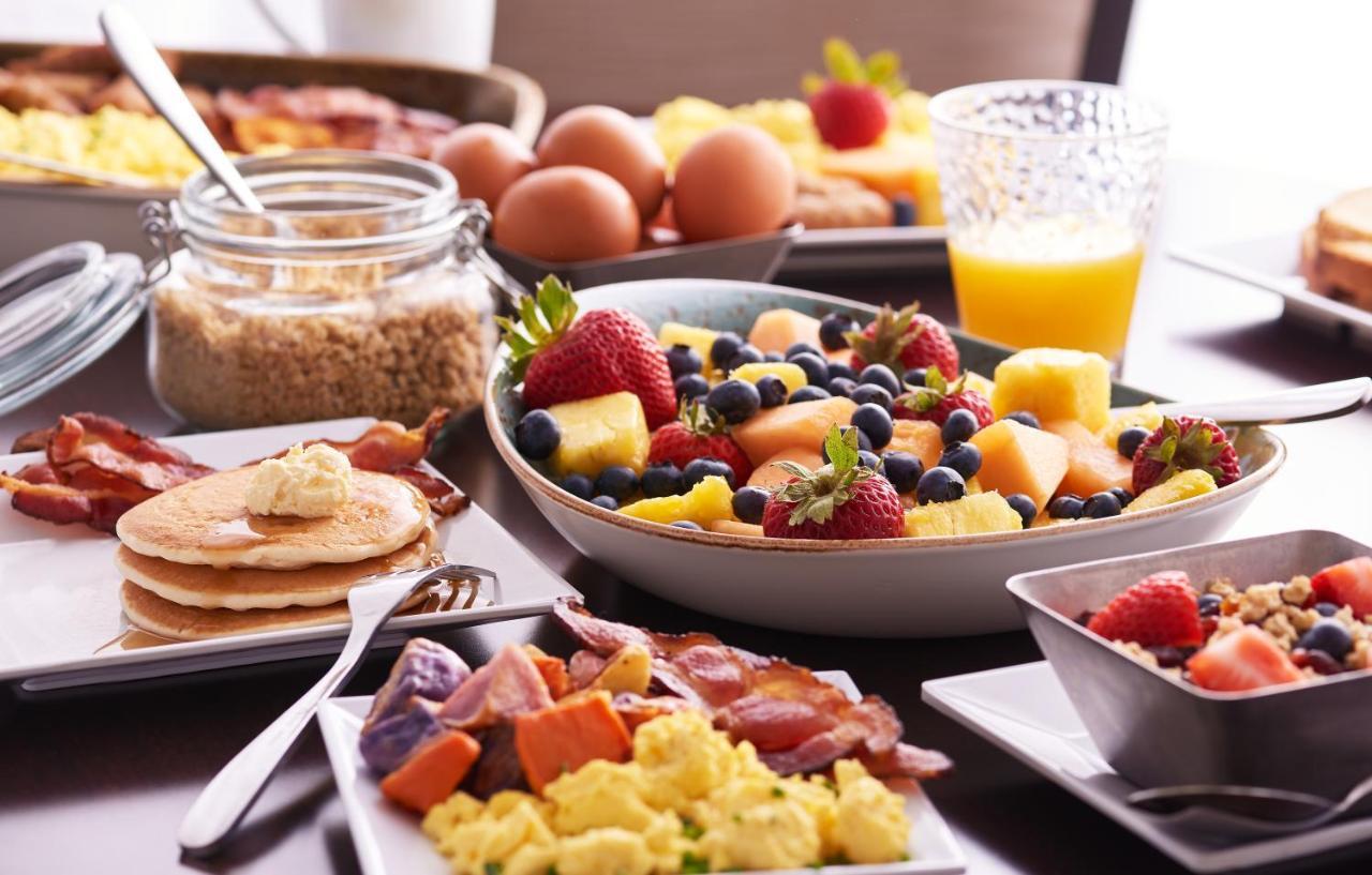 Hyatt Place Gurgaon Udyog Vihar Extérieur photo A breakfast buffet